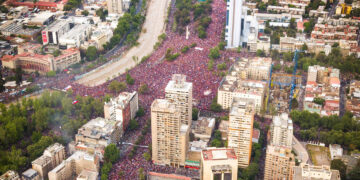 Un millón 200 mil de personas protestan en el centro de Santiago
