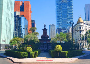 Glorieta México Con nombre de las víctimas de feminicidio en la ciudad de México. Lado|B|erlin.